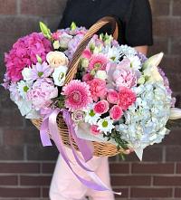 Композиция солнечный день в Федурново Цветочная композиция из Розы, Хризантемы, Пионы и Лизиантусы в корзине в Федурново