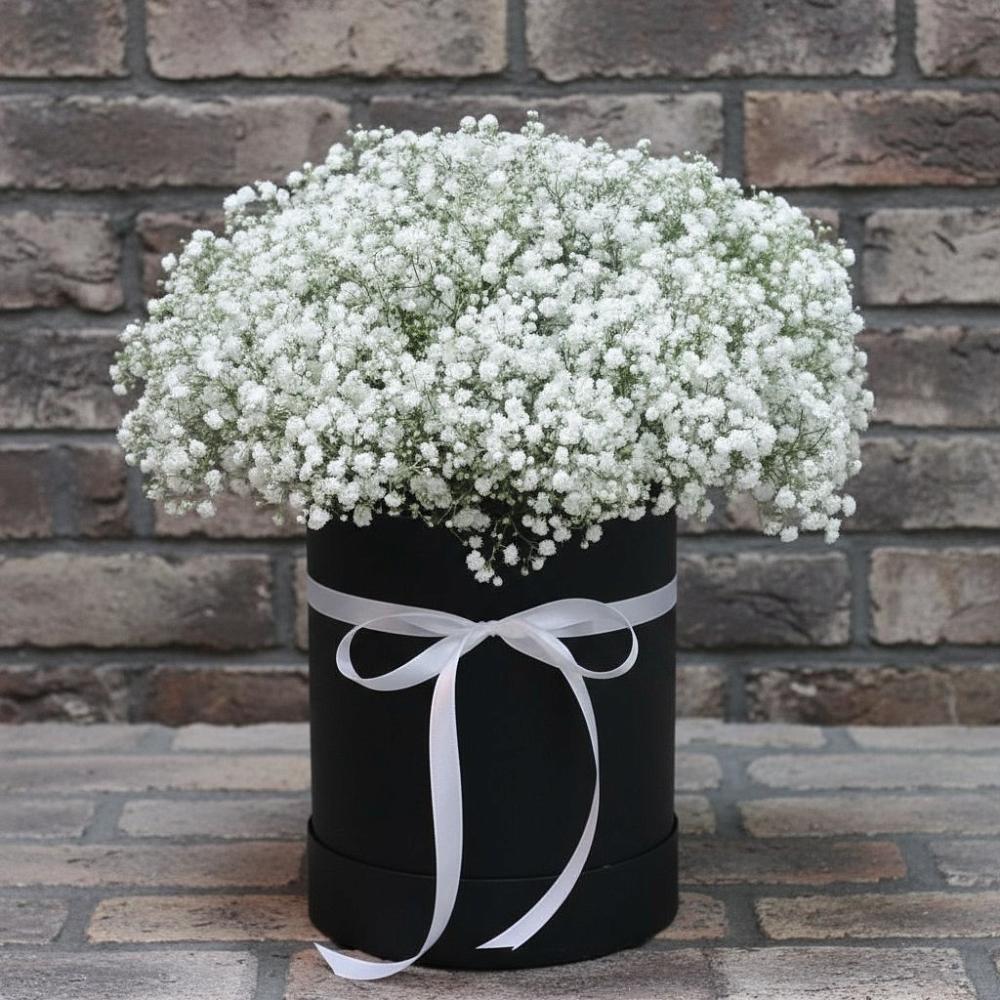 Цветочная композиция из Гипсофила в шляпной коробке в Федурново