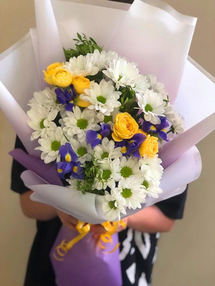 Букет цветов из: Ирисы, Хризантемы и Розы в Федурново