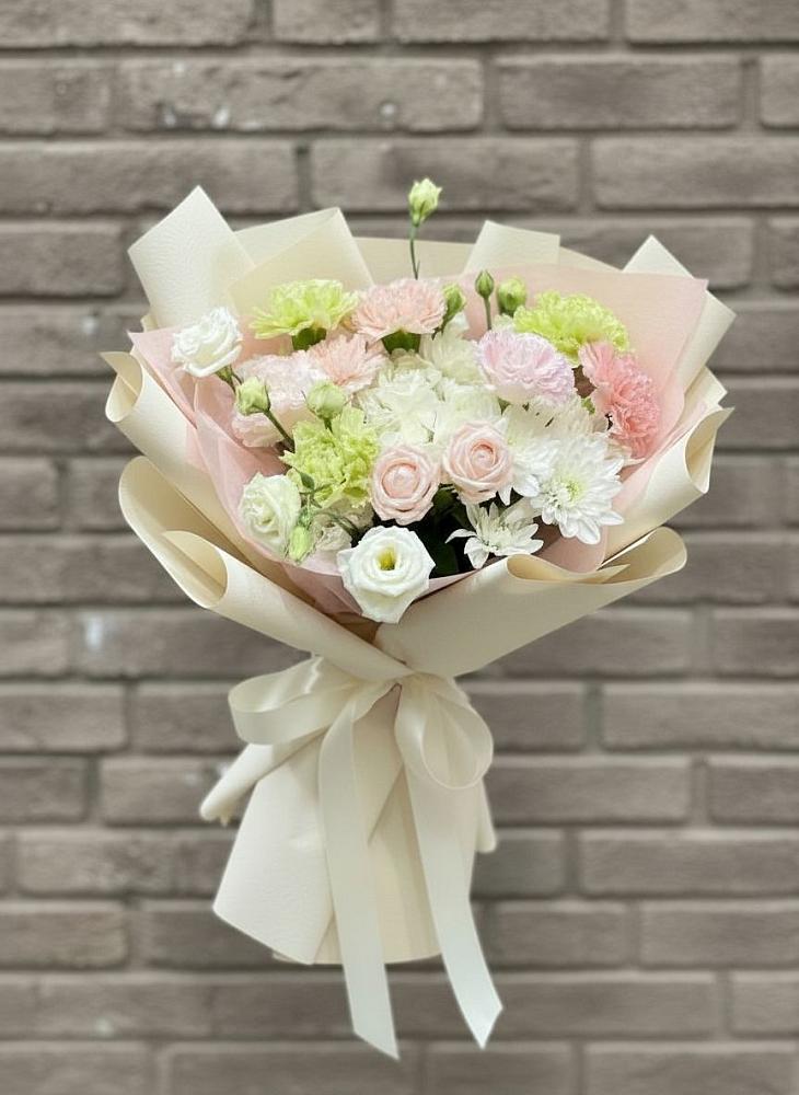 Букет цветов из: Гвоздики, Розы, Лизиантусы и Хризантемы в Федурново