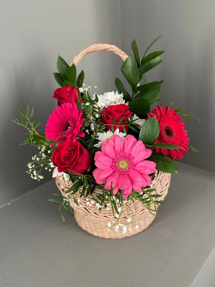 Цветочная композиция из Розы, Хризантемы и Герберы в корзине в Федурново