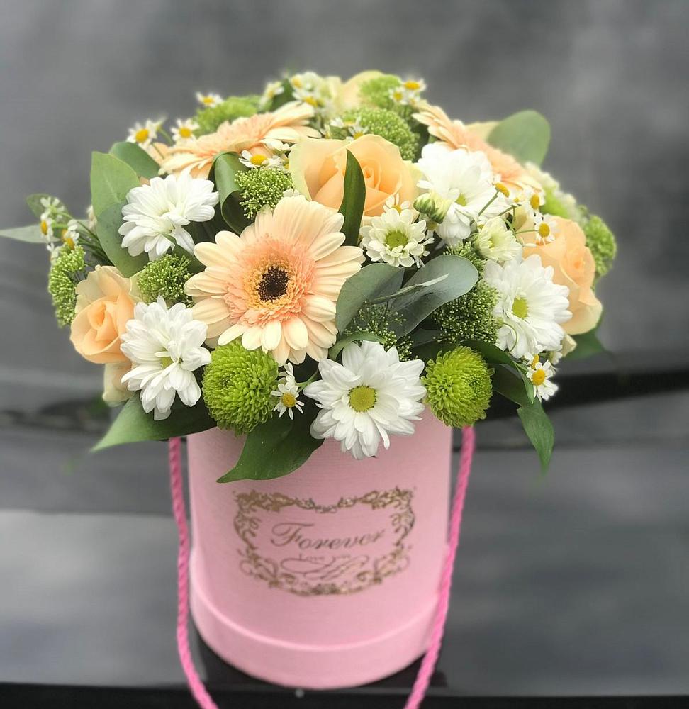 Цветочная композиция из Розы, Герберы и Хризантемы в шляпной коробке в Федурново